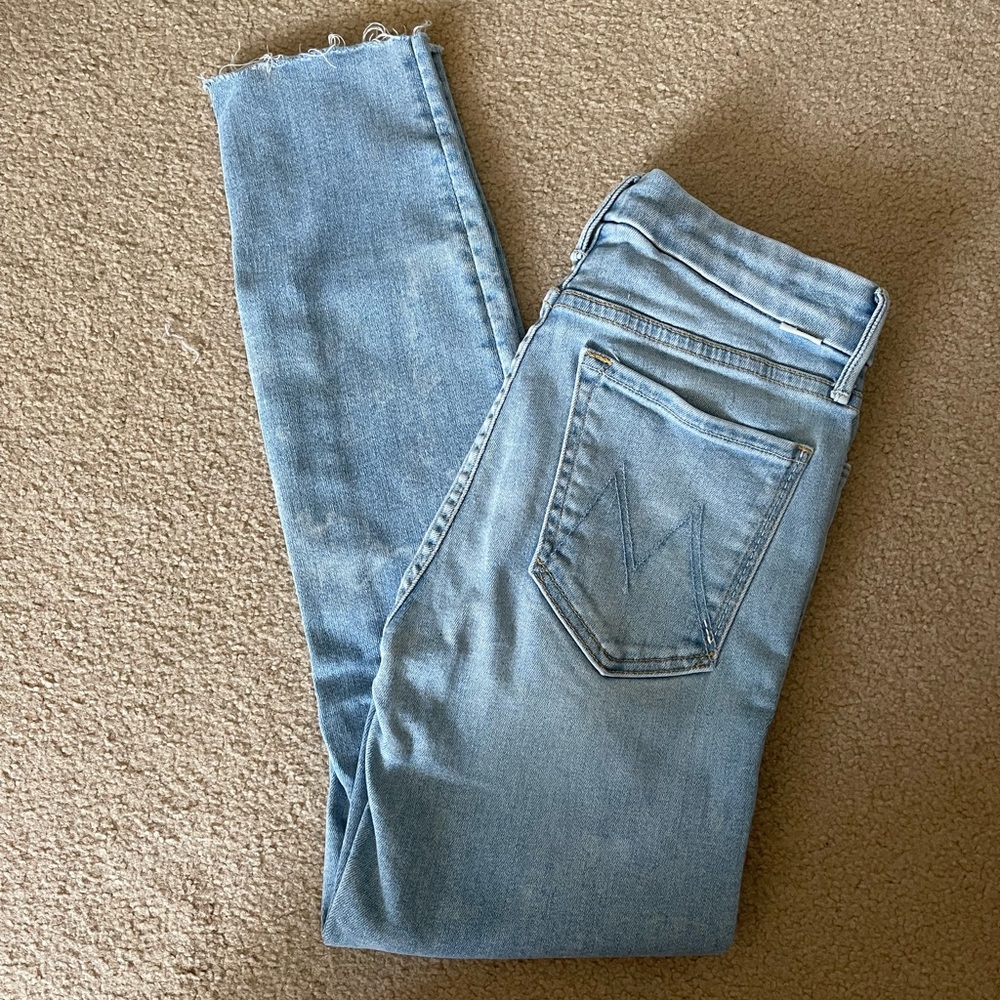 MOTHER Light Wash & Distress Coloring Skinny Jeans